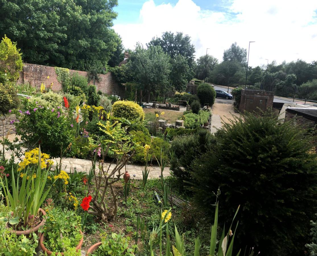 Ponders End Bed & Breakfast Newport  Exterior photo